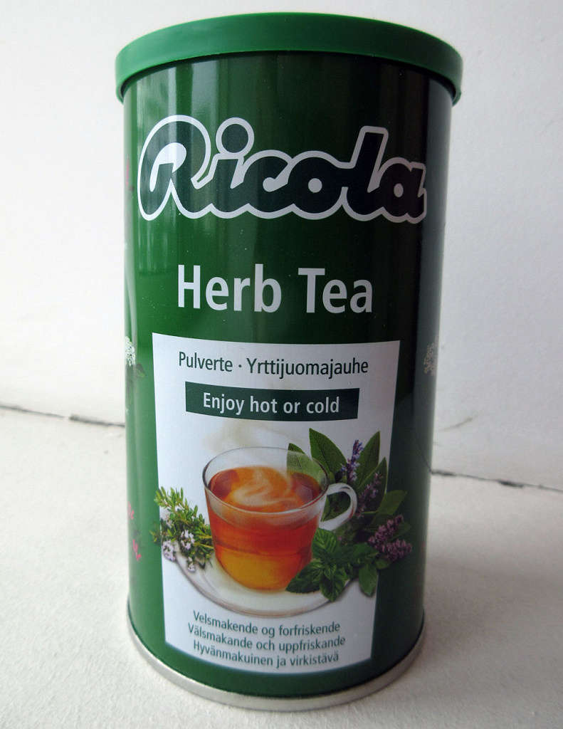 Растворимый чай в гранулах. Травяной чай Ricola. Растворимый чай. Чай гранулированный растворимый. Гранулированный чай в банке.