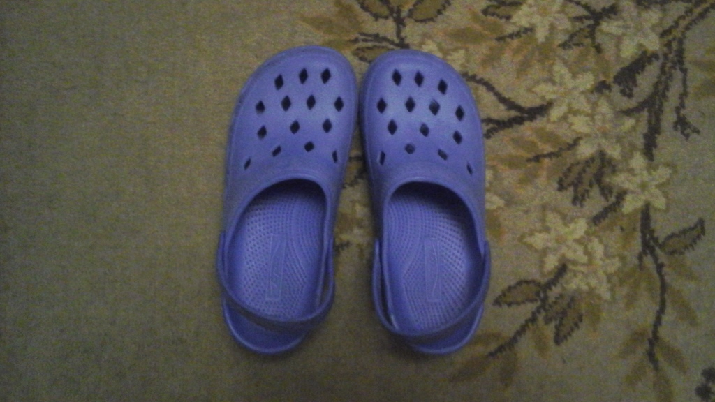 резиновые шлепки. резиновые шлепки песня. декор резиновых шлепок. шлёпки песня текст. резиновые шлепки песня.