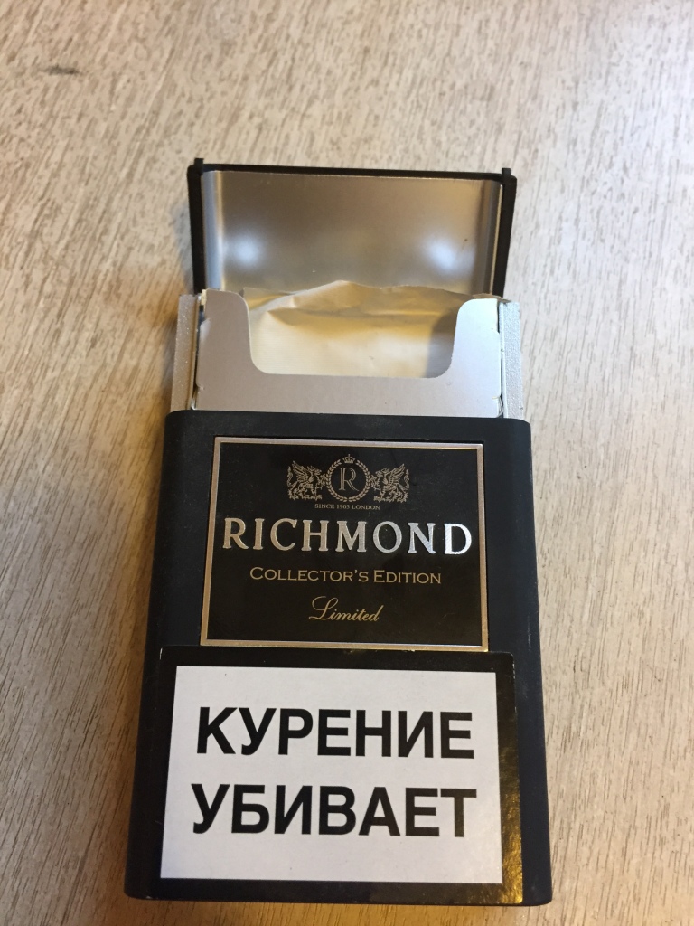 Отзыв richmond. Портсигар Richmond. Сигареты Richmond Collector's Edition. Ричмонд в портсигаре. Сигареты Ричмонд в портсигаре.