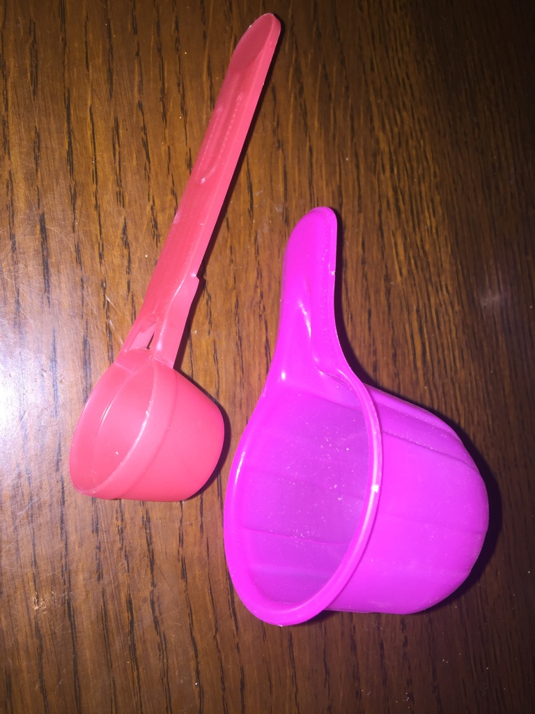 объем мерной ложки. таблица меры продуктов в стакане. мерный стакан и мерная ложка для хлебопечки kenwood kw702933. ложка мерная 1 мл. мерная ложка скуп 10 мл общепит.