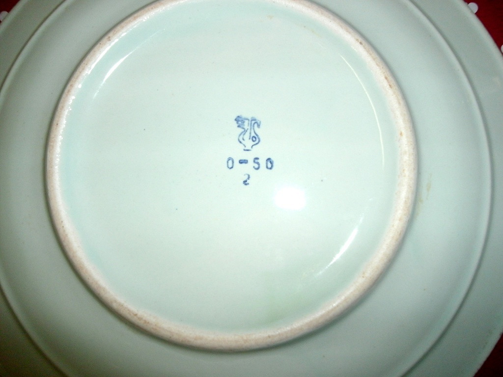 Зик конаково тарелки глубокие. Клеймо на посуде. Клеймо фарфора будянский завод. Тарелка фарфоровая клеймо 2с 1c. Фарфор и.