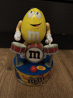 Отдается в дар Игрушка жёлтый орех M&M's