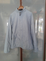 Отдается в дар Куртка-ветровка мужская тонкая на подкладке из флиса, утеплена тонким синтепоном 52-54 на рост 185-190 см