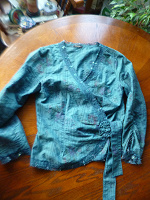 Отдается в дар Блуза- «пиджак», нарядная. 42.