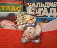 Отдается в дар Фигурка / статуэтка снеговик с елкой в коллекцию