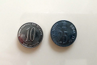 Отдается в дар Монеты Индии и Эквадора