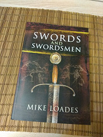 Отдается в дар Книга для тех, кто любит мечи