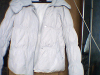 Отдается в дар Куртка белая демисезонная, п. 46-48