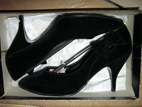 Отдается в дар Велюровые чёрные туфли 38 размер