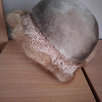 Отдается в дар Меховые женские шапки