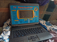 Отдается в дар Детский компьютер- ноутбук