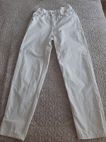 Отдается в дар Джинсы белые, размер 34 на джинсах
