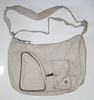 Отдается в дар Легкая женская кожаная сумка «FRODO» из мягкой кожи на молнии. Через плечо. Гон Конг. 33х25 см.