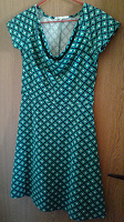 Отдается в дар Ярко зеленое современное платье стилизованное под ретро, размер 44, отличное состояние.