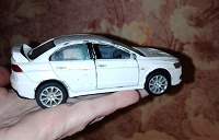 Отдается в дар Машинка инерционная Mitsubishi Lancer 2008.
