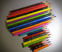Отдается в дар Акварельные и обычные цветные карандаши