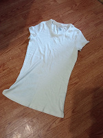 Отдается в дар Белая футболка 48 размер