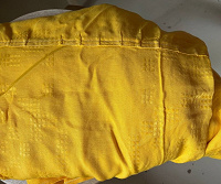 Отдается в дар Покрывало(накидка на кровать) с оборками 1.85 х 1.5 м, желтая ткань
