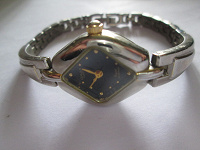 Отдается в дар Женские наручные кварцево-механические часы Omax