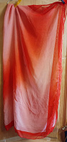 Отдается в дар Невесомый газовый платок с еле заметным золотистым рисунком (в отливе). Корея. Размер 95х95 см.