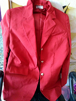 Отдается в дар Красный пиджак 48