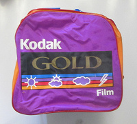 Отдается в дар Стильная спортивная сумка KODAK film GOLD 45х27х27см