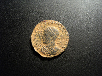 Отдается в дар Римская Империя. Император Константин II (337-340 годы).
