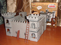 Отдается в дар Игровой набор «Замок».