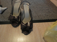Отдается в дар туфельки. коричневые. 35-36 размер.