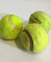 Отдается в дар три теннисных мячика
