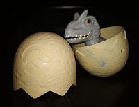 Отдается в дар Игрушка динозавр в яйце из Макдака 2шт