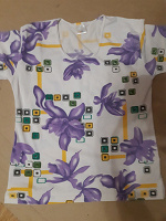 Отдается в дар Женская футболка с орхидеями- р-р 46-48