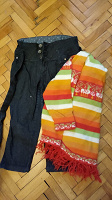 Отдается в дар Яркий свитер Перу и джинсы с лямками.