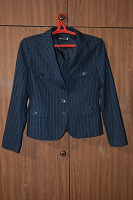 Отдается в дар Пиджак черный в полоску 42-44 размер