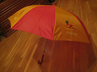 Отдается в дар детский зонт-трость полуафтомат
