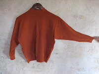 Отдается в дар свитер оранжевый