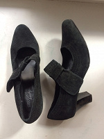 Отдается в дар Черные замшевые туфли на 37 размер
