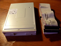 Отдается в дар Флоппик и CD-ROM