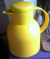 Отдается в дар Термос в виде чайника. Желтый.
