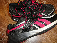Отдается в дар Кроссовки Reebok Easytone, р.36-37