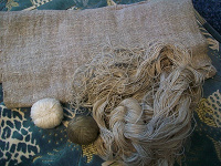 Отдается в дар ткань мешковина и нитки в тон. с бабушкиного сундука.