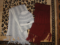 Отдается в дар 2 комплекта шапка+шарф