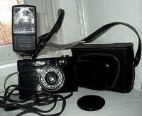 Отдается в дар 600й дар=)))) Зеркальный фотоаппарат… вернее его предок=)))) + вспышка.