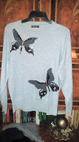 Отдается в дар Серый свитер с бабочками размер примерно 48