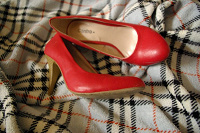 Отдается в дар красные туфли