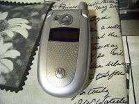 Отдается в дар Motorola V500 (требует ремонта)