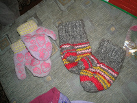 Отдается в дар 2 пары детских рукавичек на ручку малыша 1-2 лет.