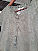 Отдается в дар футболка H&M 42-44