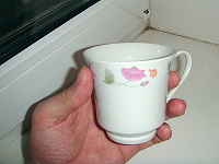 Отдается в дар Четыре кофейные чашки с розовыми цветочками