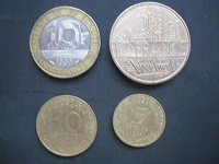 Отдается в дар 4 французские монеты